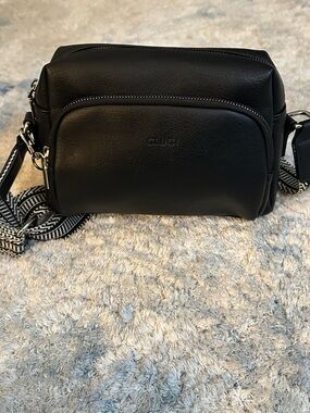 Leather Crossbody Bag in Black pockets (zippered)